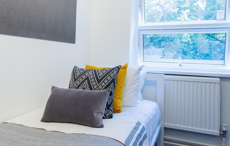 Bassett Green Road, Swaythling, Southampton - Image 1